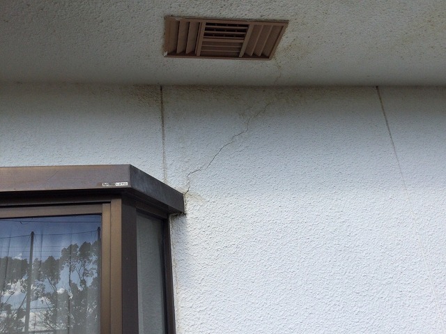 出窓上クラック